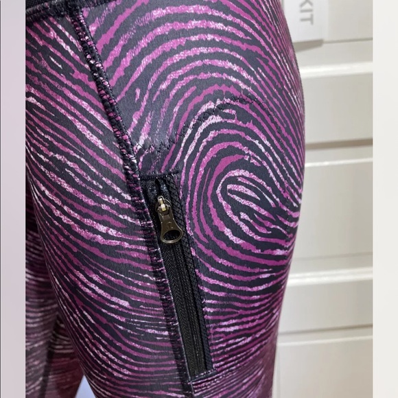 Lululemon Inspire Tight II size 10
Seawheeze 2016 - 7/8-length tight - Picture 5 of 14